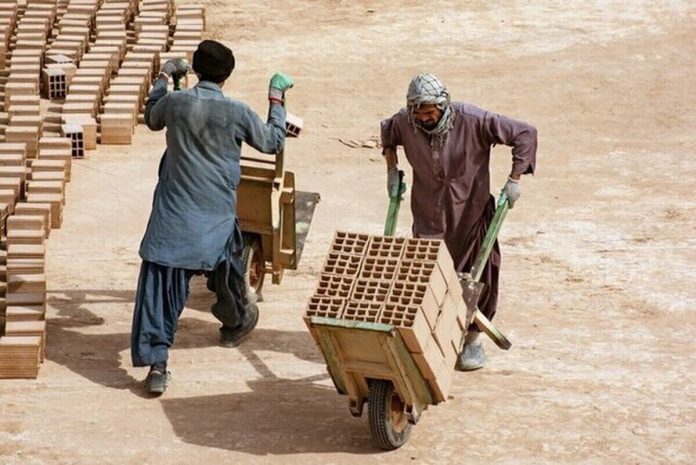 مجازات کارفرمایانی که اتباع غیرمجاز را به کار گیرند
